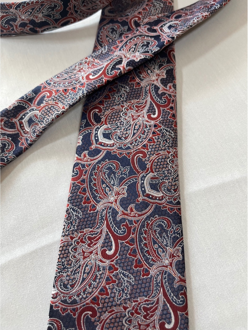 Perry Ellis portfolio neck tie red white blue paisley